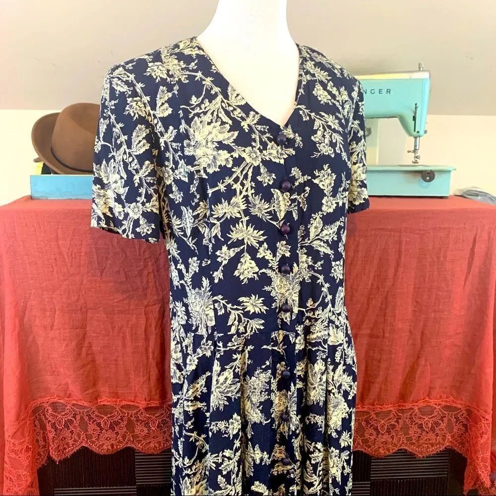 Vintage 90s Leslie Fay floral babydoll style dress